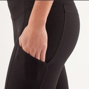 Black Lulu Lemon leggings w/side pockets